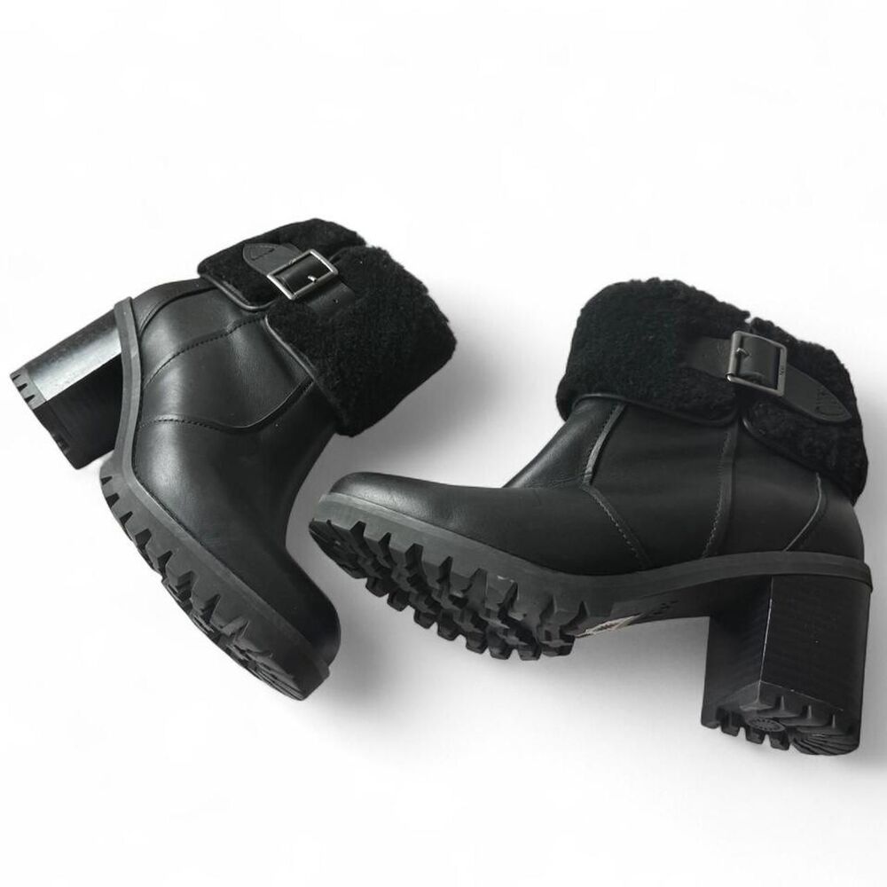 UGG Women's Elisiana Boot, featuring a cozy black shearling cuff Size 10